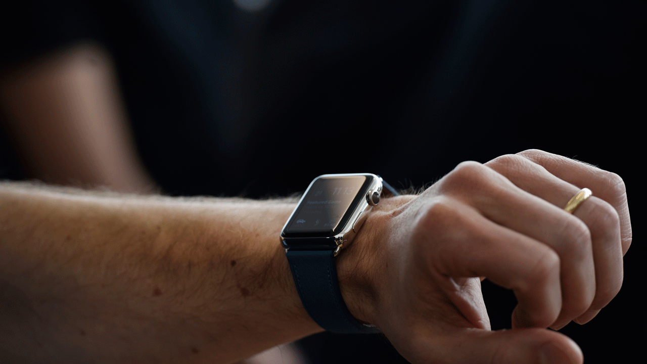 Wear Aptofit TrackPro securely